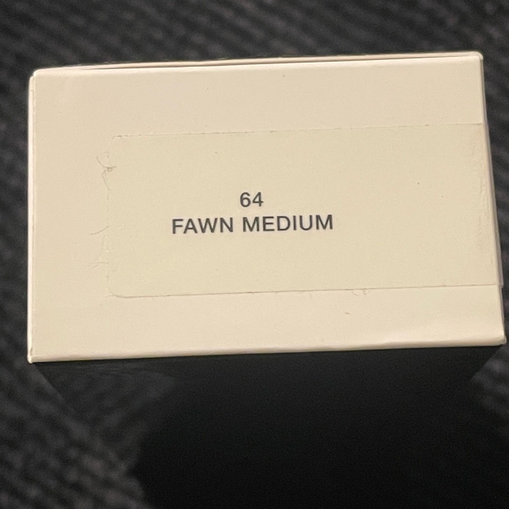 Marc Jacobs 64 Fawn Medium Genius Gel Super-Charged Foundation - Picture 3 of 4